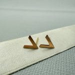 گوشواره میخی طرح V