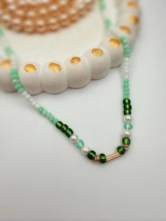 گردنبند استوانه ای مهره سبز