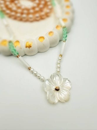 گردنبند مهره ای گل