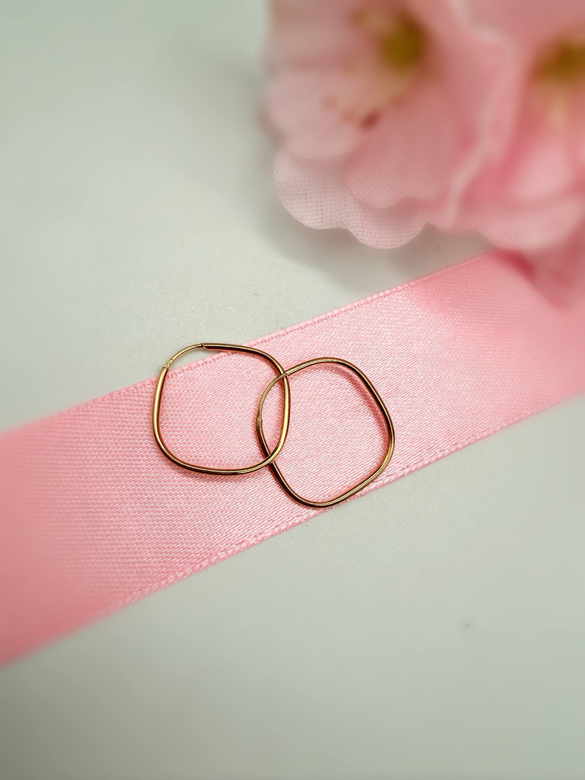 photo_2025-11-29_18-59-35 گوشواره حلقه ای مربعی - Image 1