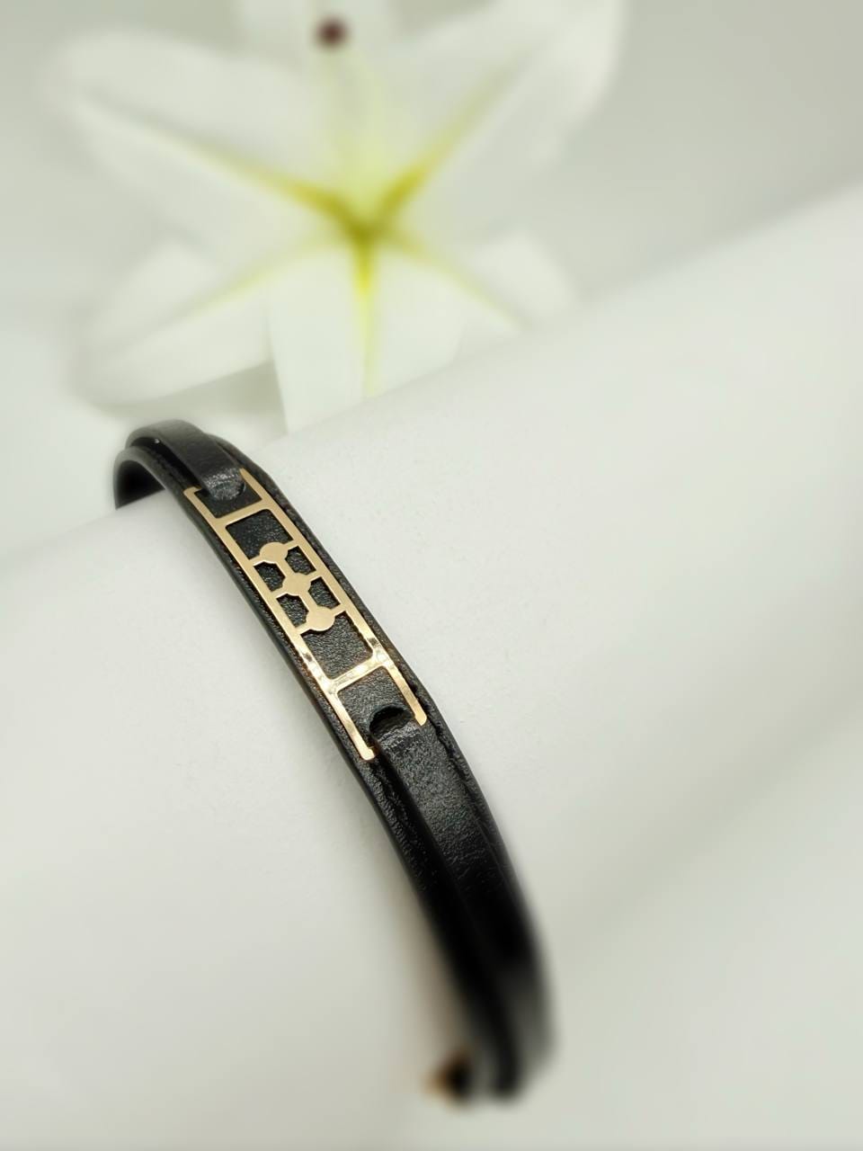 photo_2025-12-09_13-30-38 دستبند چرم مستطیل کندویی - Image 1