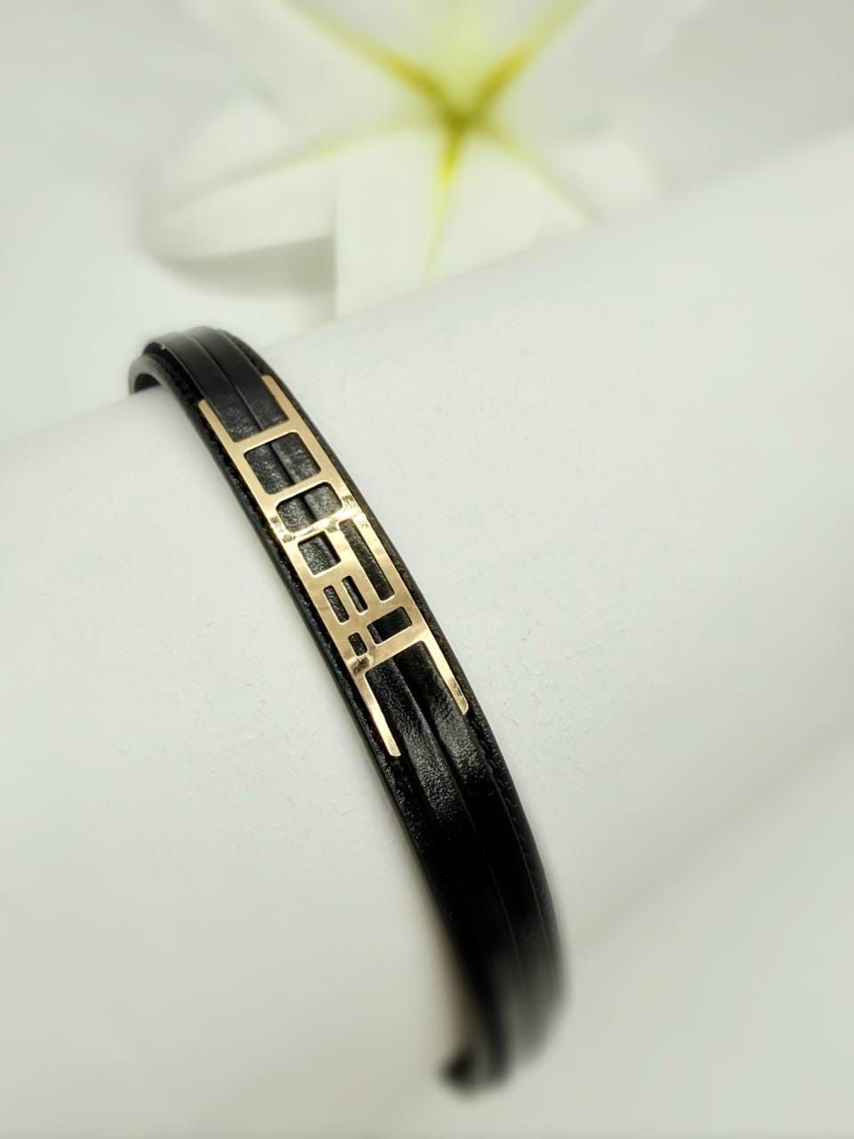 photo_2025-12-09_13-30-53 دستبند چرم مستطیل مربع ۵ - Image 1