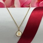 مدال اکسسوری گل زرد